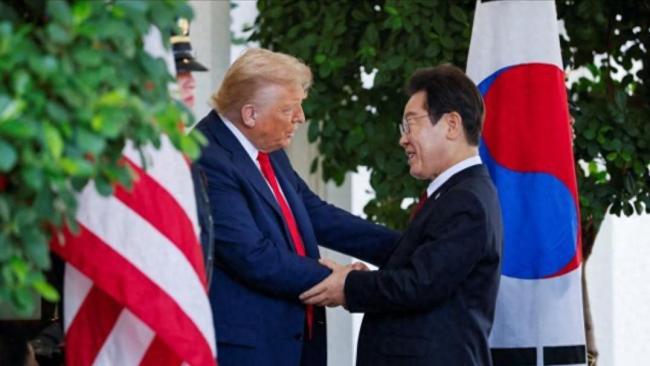 特朗普为何又示好中国留学生 稀土博弈下的筹码交换